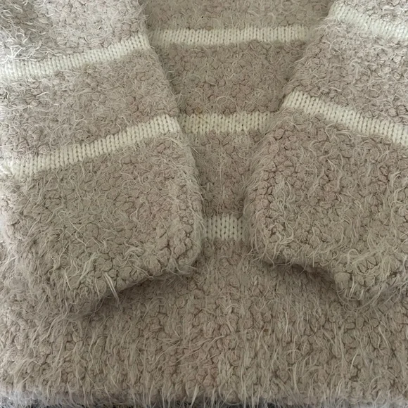 👽 Fuzzy sweater - Picture 7 of 7